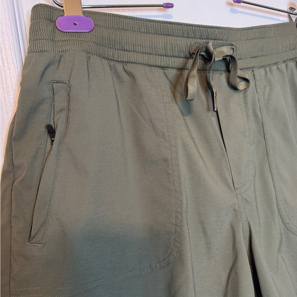 L.L. Bean Khaki Green Shorts-Womens Size Large - Picture 3 of 6